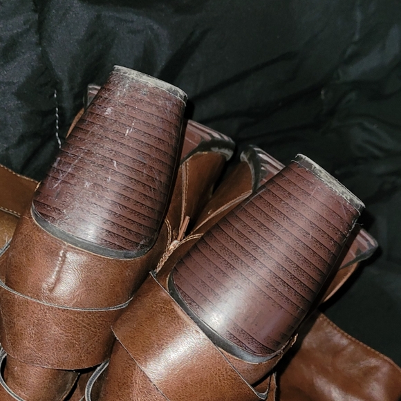 ☆ 3 for $20: Brown  Boots 👢 - Picture 4 of 4
